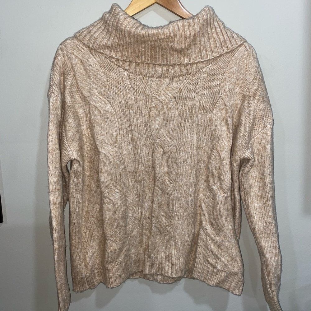 LIGHT BROWN TURTLENECK SWEATER